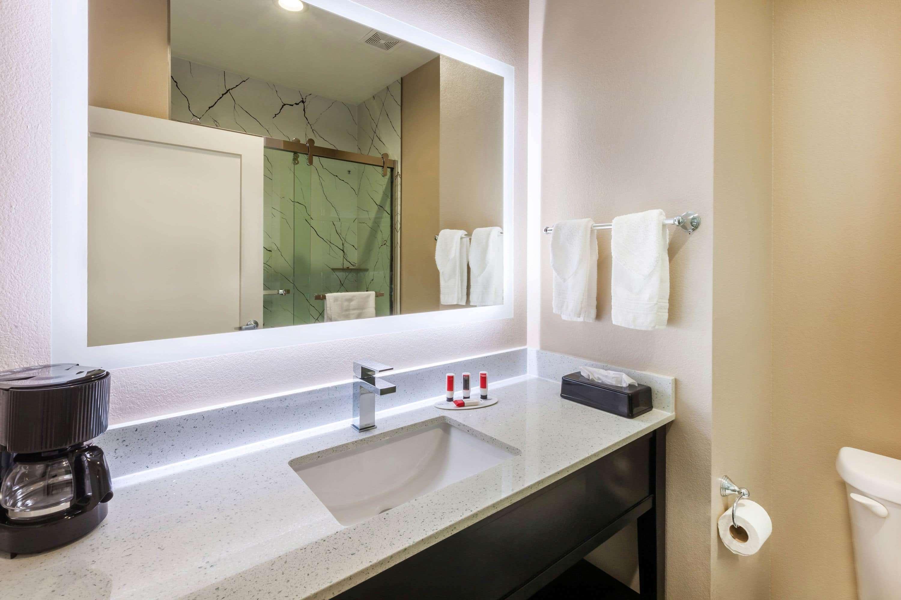 Super 8 By Wyndham Kingwood Houston North Hotel Porter Buitenkant foto
